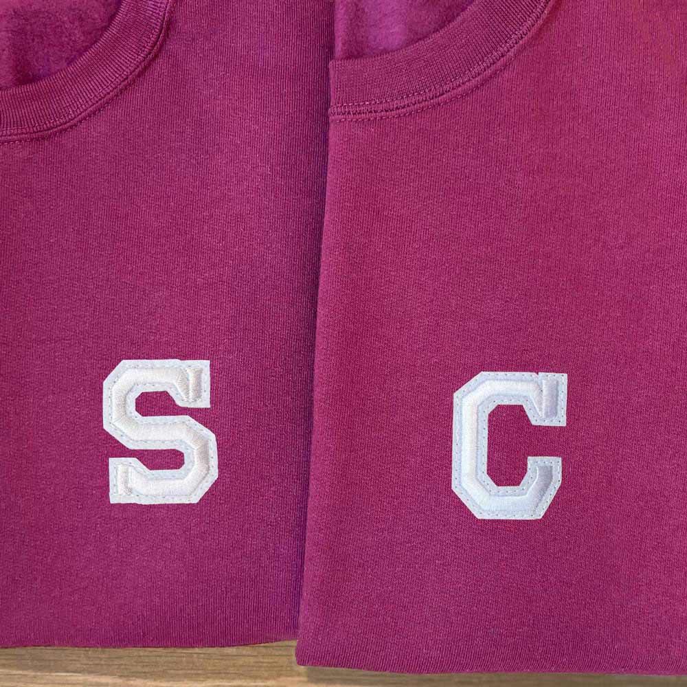 Sweats grená com iniciais brancas